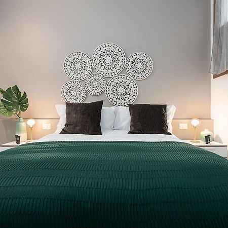 Hemeras Boutique Homes - Design Flat Near Metro Station Милано Екстериор снимка