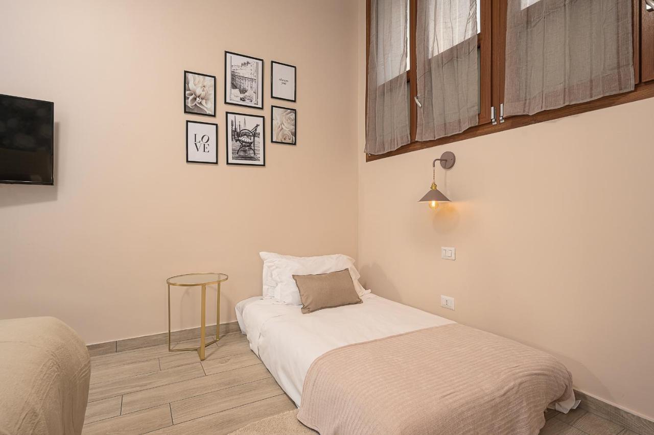 Hemeras Boutique Homes - Design Flat Near Metro Station Милано Екстериор снимка