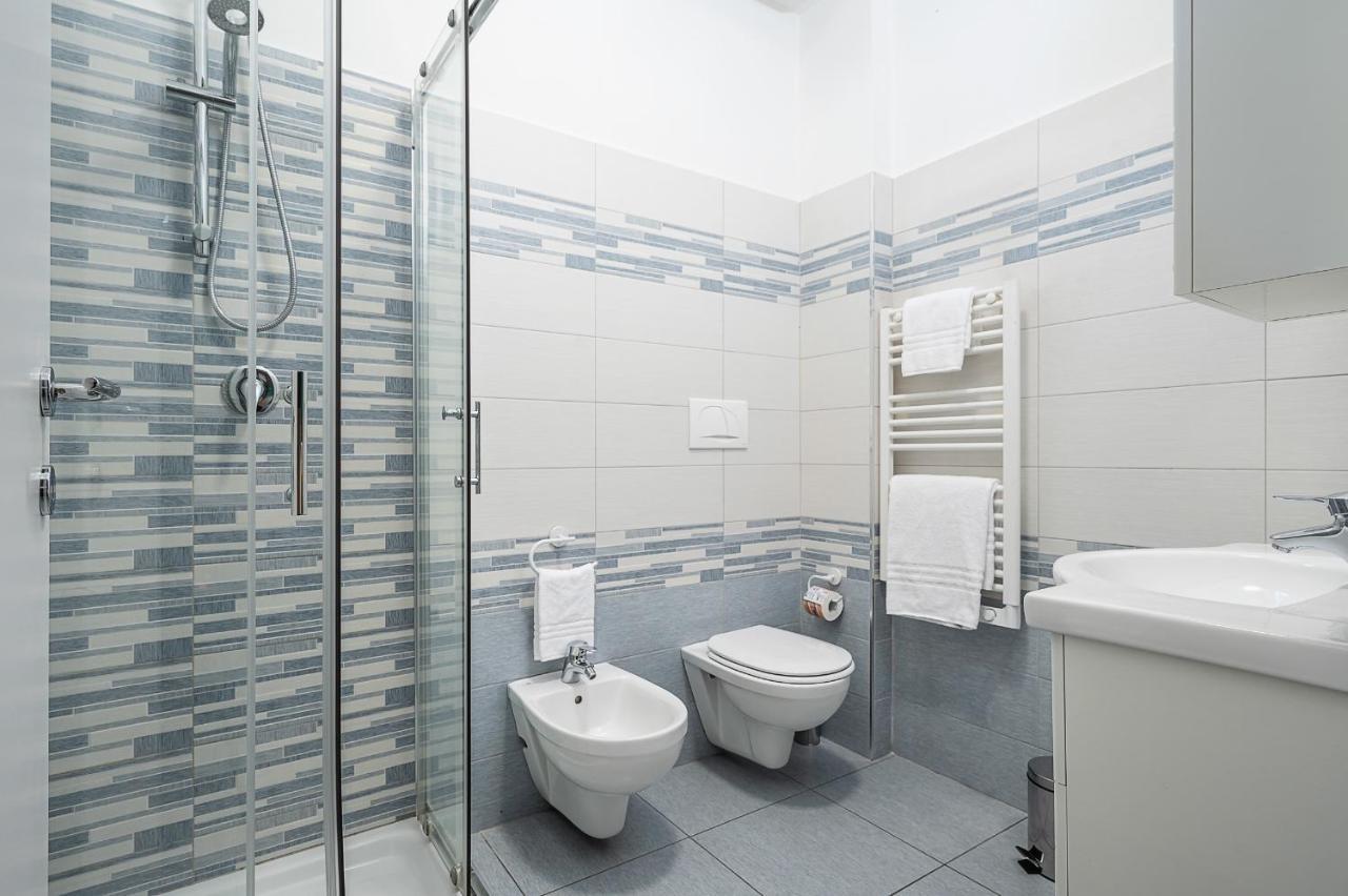 Hemeras Boutique Homes - Design Flat Near Metro Station Милано Екстериор снимка